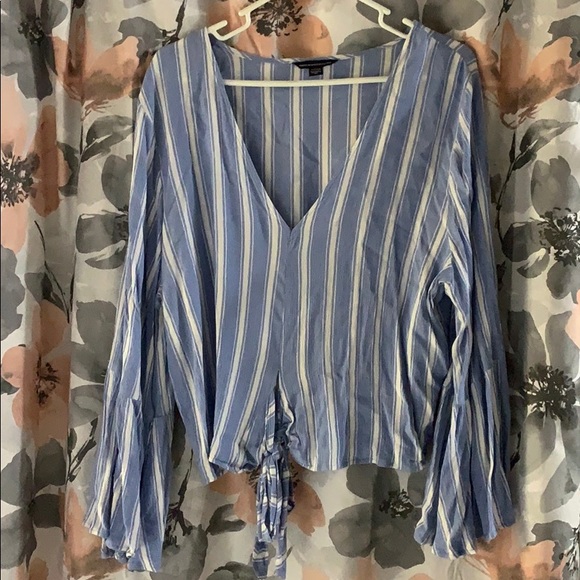 American Eagle Outfitters Tops - American Eagle bell sleeve top. Tie front.